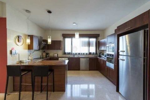 3 bedrooms Apartment in Germasogeia, Cyprus No. 77506 8