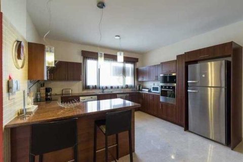 3 bedrooms Apartment in Germasogeia, Cyprus No. 77506 9