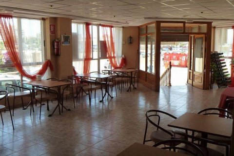 400m² Commercial property en Torrevieja, Spain No. 27683 22