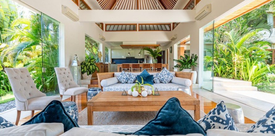 5 bedrooms Villa in Canggu, Indonesia No. 23314