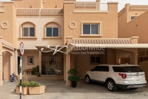 5 bedrooms Villa in Abu Dhabi, UAE No. 3754 1