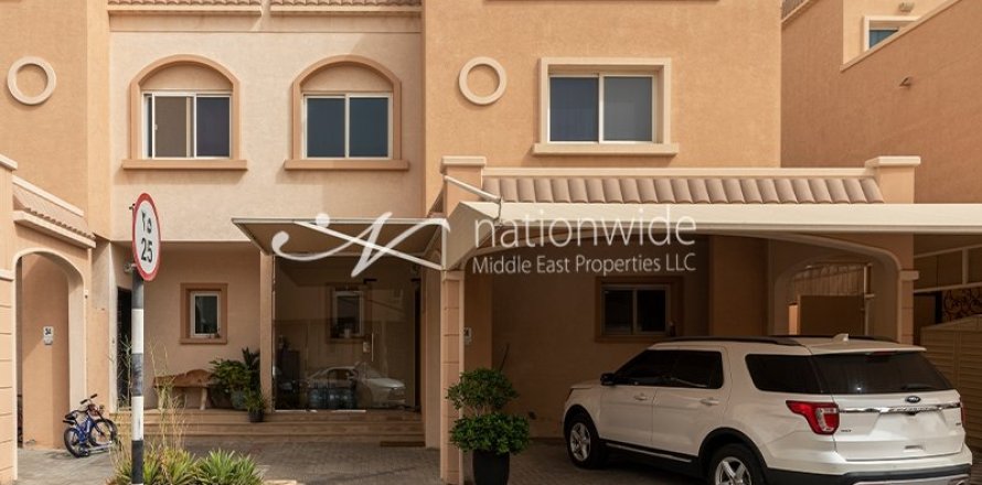 5 bedrooms Villa in Abu Dhabi, UAE No. 3754