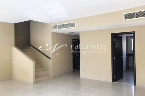 5 bedrooms Villa in Abu Dhabi, UAE No. 3754 8