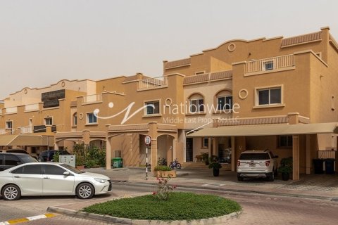 5 bedrooms Villa in Abu Dhabi, UAE No. 3754 2