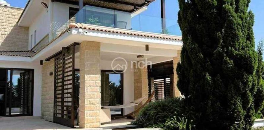 4 bedrooms Villa in Kouklia, Cyprus No. 44474