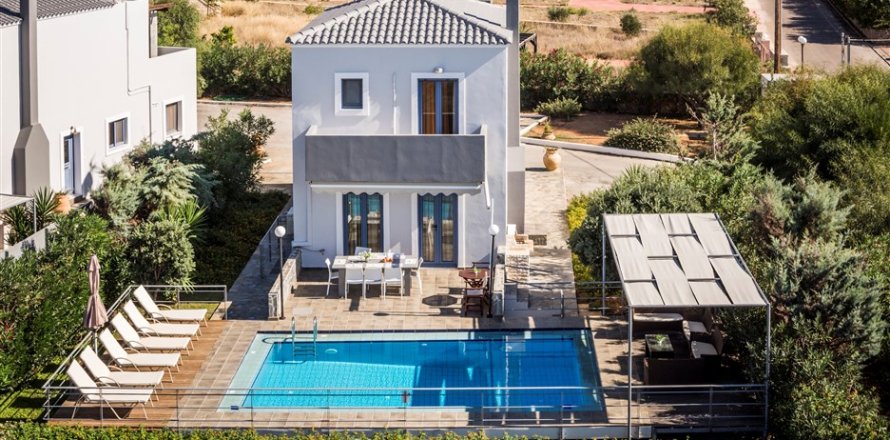 4 bedrooms Villa in Chania, Greece No. 24046