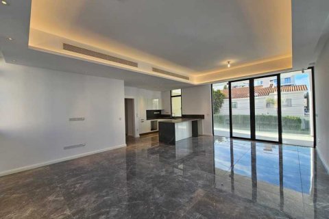 2 dormitorios Apartment en Limassol, Cyprus No. 74895 3