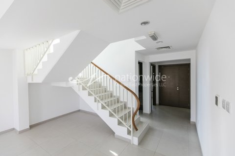 3 bedrooms Villa in Al Ghadeer, UAE No. 3291 3