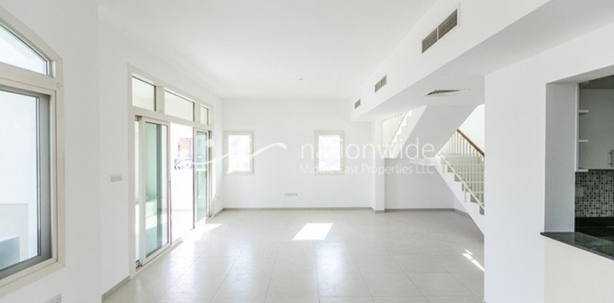 3 bedrooms Villa in Al Ghadeer, UAE No. 3291