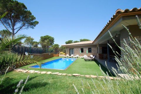 4 dormitorios House en Begur, Spain No. 25269 9