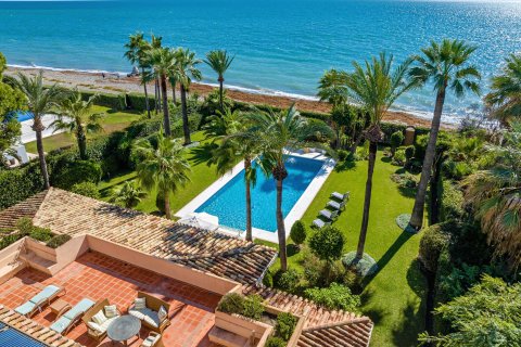 9 bedrooms House in Estepona, Spain No. 27719 8