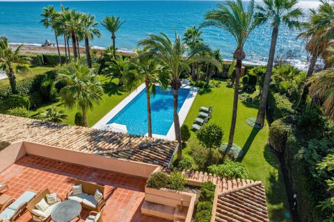 9 bedrooms House in Estepona, Spain No. 27719 6