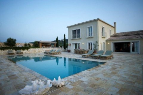 5 bedrooms Villa in Central Macedonia, Greece No. 48800 3