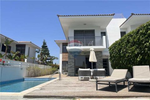 3 bedrooms Villa in Mazotos, Cyprus No. 31029 2