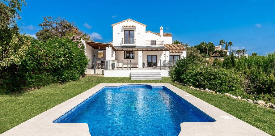 5 dormitorios Villa en Estepona, Spain No. 27582