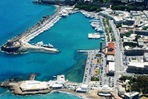 885m² Commercial property en Rhodes, Greece No. 49288 3