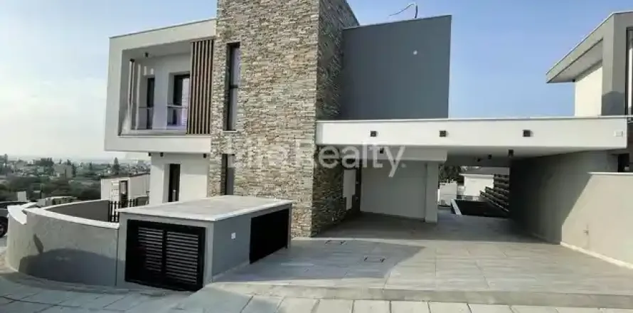 5 bedrooms House in Agios Athanasios, Cyprus No. 39880