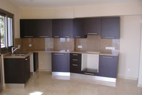 2 bedrooms Apartment in Limassol, Cyprus No. 70146 6