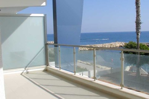 2 bedrooms Apartment in Limassol, Cyprus No. 70146 4