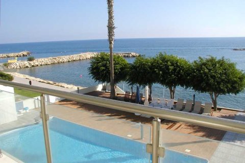 2 bedrooms Apartment in Limassol, Cyprus No. 70146 2