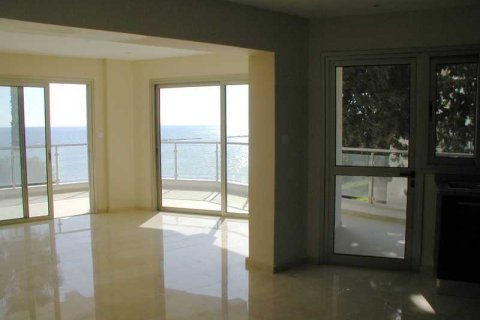 2 bedrooms Apartment in Limassol, Cyprus No. 70146 5