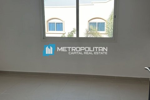 3 dormitorios Villa en Al Reef, UAE No. 9379 6