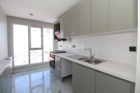 2+1 Apartment in Istanbul, Turkey No. 15130 17