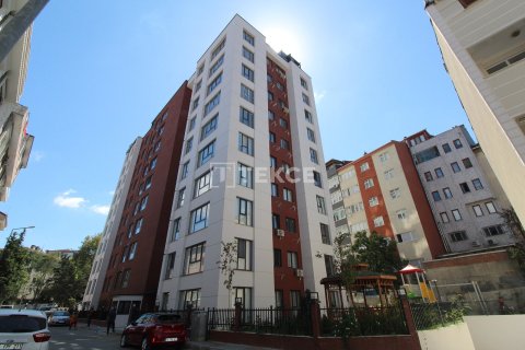 2+1 Apartment in Istanbul, Turkey No. 15130 1