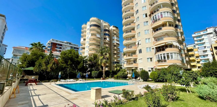 3+1 Penthouse in Mahmutlar, Turkey No. 16094