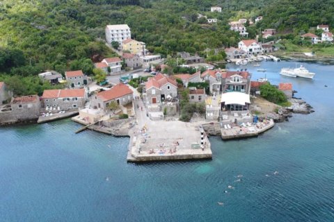 7 dormitorios Commercial property en Tivat, Montenegro No. 66847 3