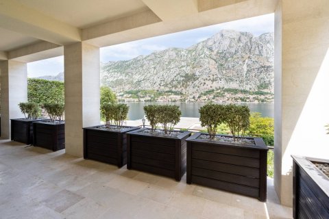 6 bedrooms House in Kotor, Montenegro No. 67030 4