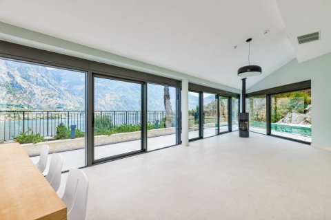 5 bedrooms Villa in Prcanj, Montenegro No. 67032 11