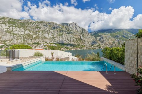 4 bedrooms Villa in Prcanj, Montenegro No. 67033 7