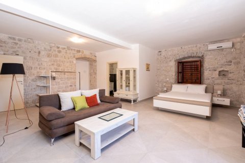 3 dormitorios House en Kotor, Montenegro No. 67031 16