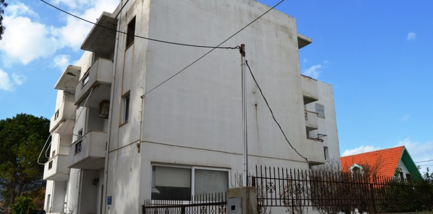 1050m² Commercial property en Chania, Greece No. 50174