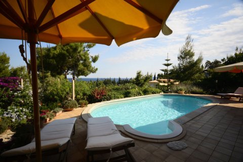 4 bedrooms Villa in Peloponnese, Greece No. 49680 8