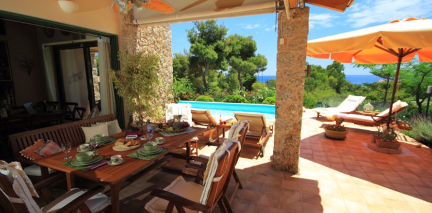 4 bedrooms Villa in Peloponnese, Greece No. 49680