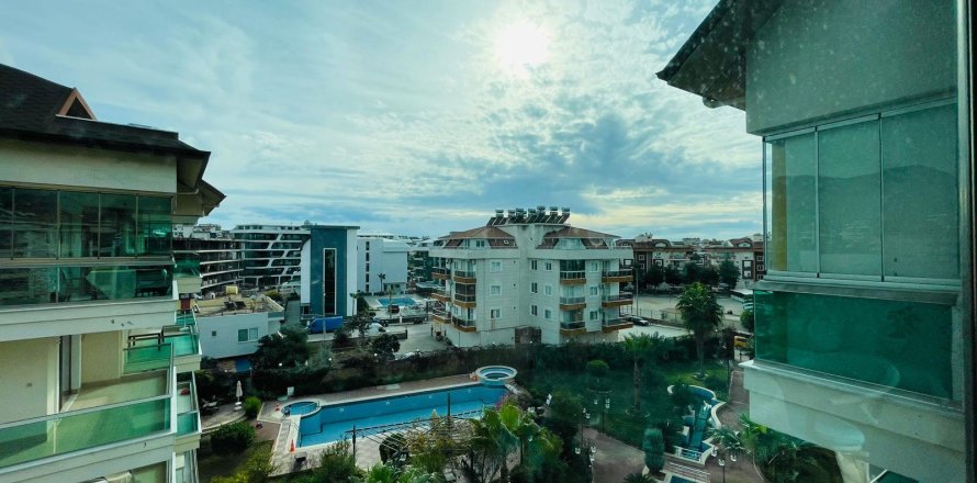 5+1 Apartment en Oba, Turkey No. 12351