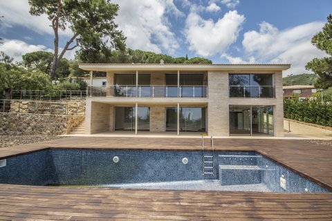 4 bedrooms Villa in Barcelona, Spain No. 26071 1