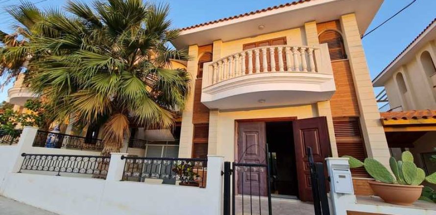 4 bedrooms Villa in Agios Athanasios, Cyprus No. 65441