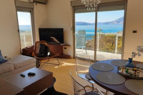 2 dormitorios Apartment en Budva, Montenegro No. 66833 3