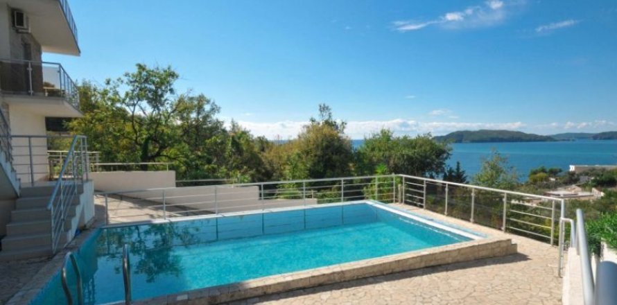 2 bedrooms Apartment in Budva, Montenegro No. 66833