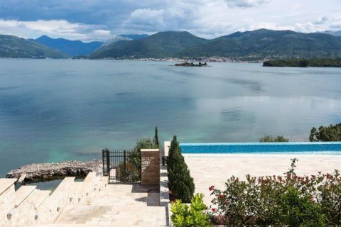 5 dormitorios House en Tivat, Montenegro No. 66835 16