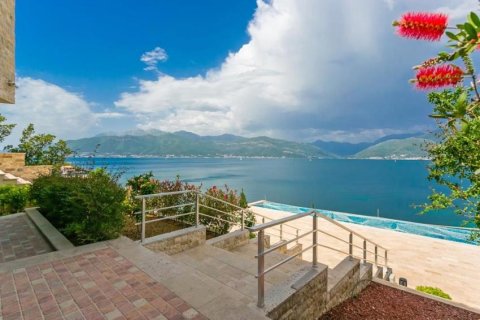 5 bedrooms House in Tivat, Montenegro No. 66835 4