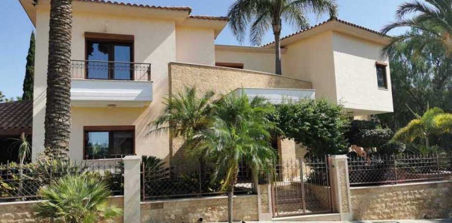 5 bedrooms Villa in Germasogeia, Cyprus No. 47061