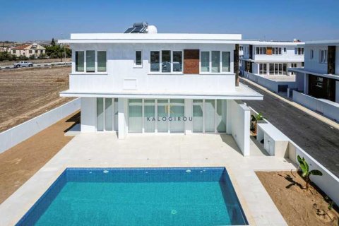 3 bedrooms House in Larnaca, Cyprus No. 31686 1