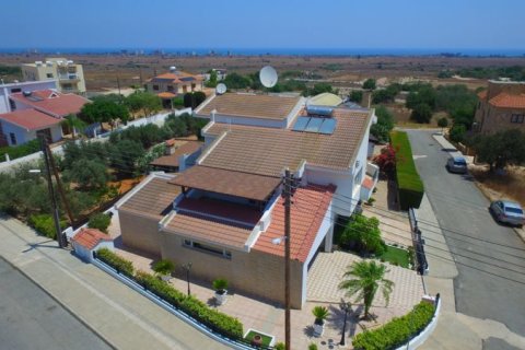 4 bedrooms Villa in Deryneia, Cyprus No. 37049 24