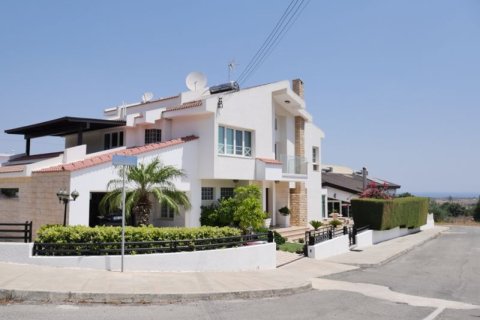 4 bedrooms Villa in Deryneia, Cyprus No. 37049 20