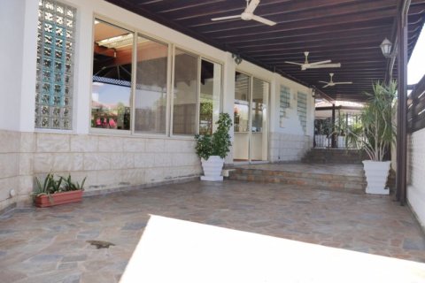 4 bedrooms Villa in Deryneia, Cyprus No. 37049 19