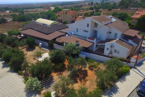 4 bedrooms Villa in Deryneia, Cyprus No. 37049 27